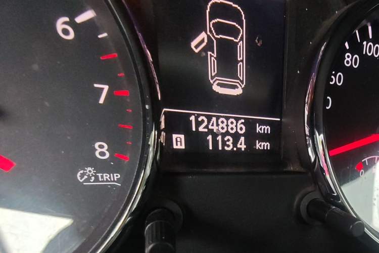 Used Nissan Qashqai 2012 1.6XE Wind 5MT 2WD Odometer Close Up