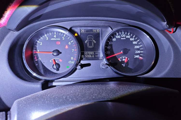 Used Nissan Qashqai 2012 1.6XE Wind 5MT 2WD Odometer Close Up