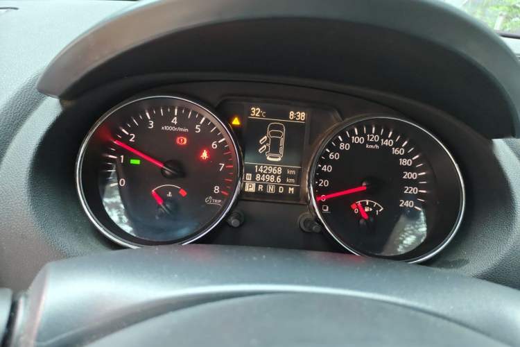 Used Nissan Qashqai 2012 2.0 XL Fire CVT 2WD Odometer Close Up