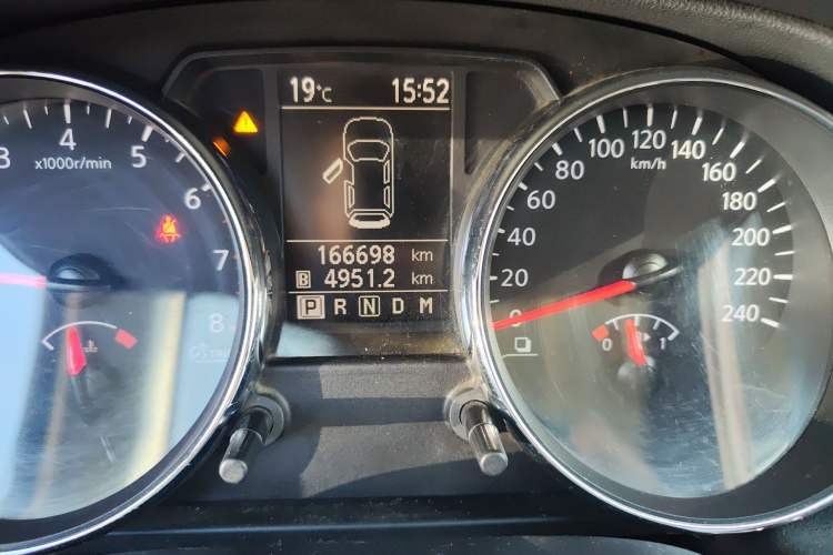 Used Nissan Qashqai 2012 2.0 XL Fire CVT 2WD Odometer Close Up