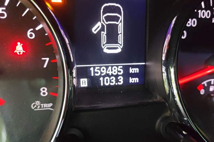 Used Nissan Qashqai 2012 1.6XE Wind 5MT 2WD Odometer Close Up