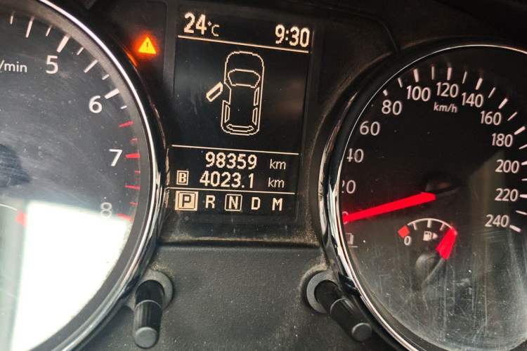 Used Nissan Qashqai 2012 2.0 XV LE CVT 2WD Odometer Close Up