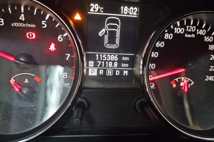 Used Nissan Qashqai 2012 2.0 XV LE CVT 2WD Odometer Close Up