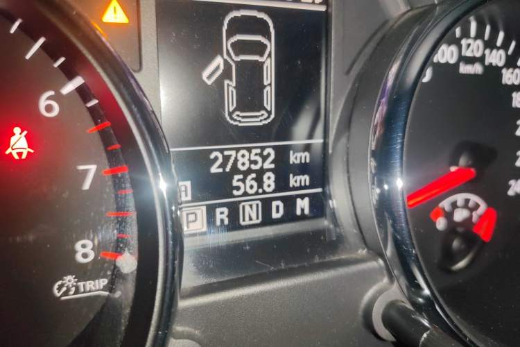 Used Nissan Qashqai 2012 2.0 XL Fire CVT 2WD Odometer Close Up