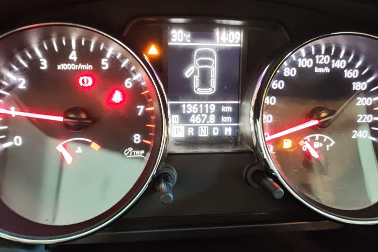 Used Nissan Qashqai 2012 2.0 XV LE CVT 2WD Odometer Close Up