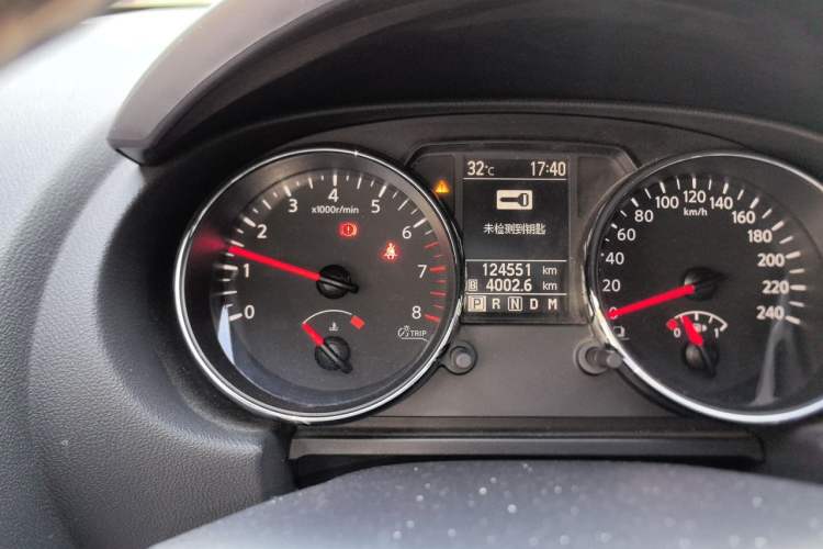 Used Nissan Qashqai 2012 2.0 XV LE CVT 2WD Odometer Close Up