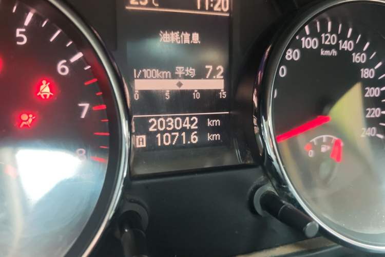 Used Nissan Qashqai 2012 1.6XE Wind 5MT 2WD Odometer Close Up