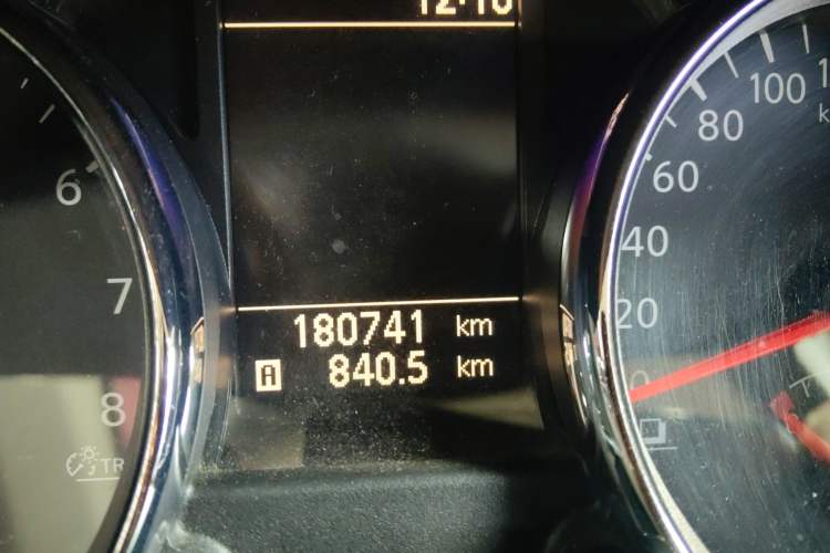 Used Nissan Qashqai 2012 1.6XE Wind 5MT 2WD Odometer Close Up