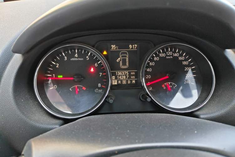 Used Nissan Qashqai 2012 2.0 XV LE CVT 2WD Odometer Close Up