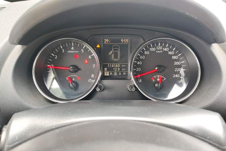 Used Nissan Qashqai 2012 2.0 XV LE CVT 2WD Odometer Close Up