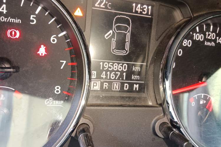 Used Nissan Qashqai 2012 2.0 XV LE CVT 2WD Odometer Close Up