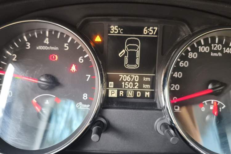 Used Nissan Qashqai 2012 2.0 XL Fire CVT 2WD Odometer Close Up
