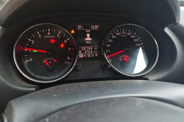 Used Nissan Qashqai 2012 2.0 XL Fire CVT 2WD Odometer Close Up