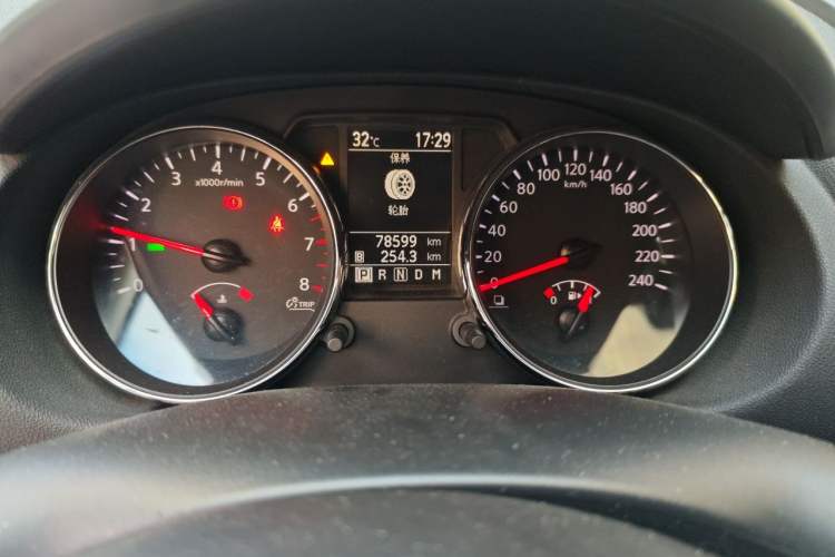 Used Nissan Qashqai 2012 2.0 XL Fire CVT 2WD Odometer Close Up