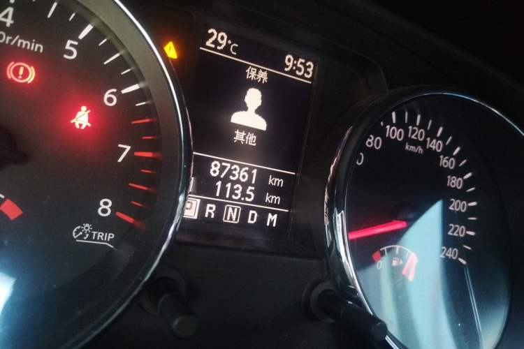 Used Nissan Qashqai 2012 2.0 XV LE CVT 2WD Odometer Close Up