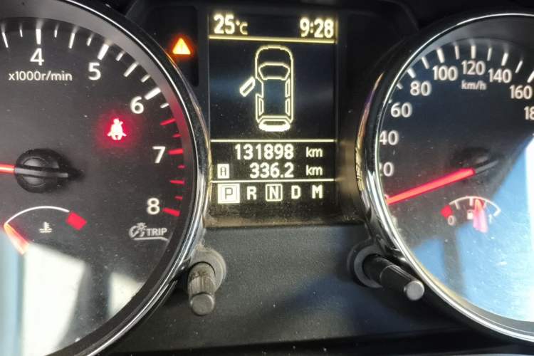 Used Nissan Qashqai 2012 2.0 XV LE CVT 2WD Odometer Close Up