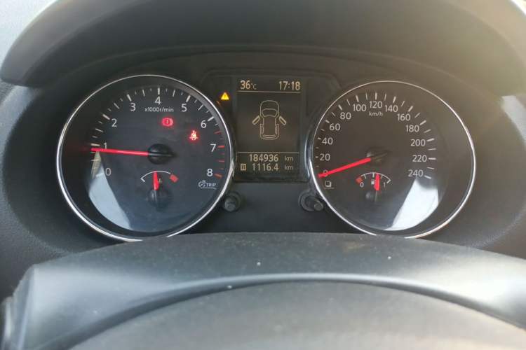 Used Nissan Qashqai 2012 1.6XE Wind 5MT 2WD Odometer Close Up