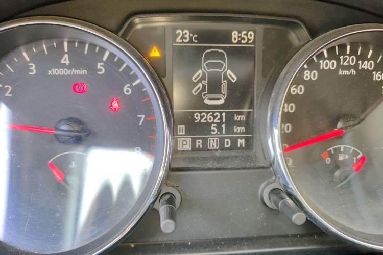 Used Nissan Qashqai 2012 1.6XE Wind 5MT 2WD Odometer Close Up