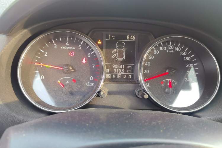 Used Nissan Qashqai 2012 2.0 XV LE CVT 2WD Odometer Close Up