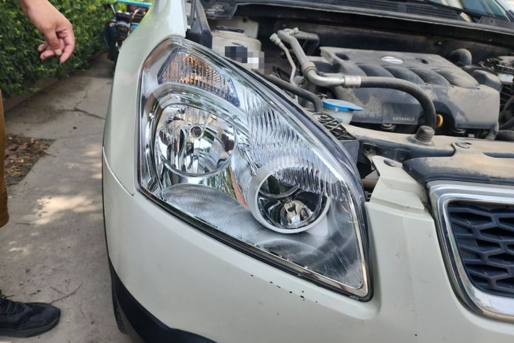 Used Nissan Qashqai 2012 2.0 XL Fire CVT 2WD Right Front Headlight