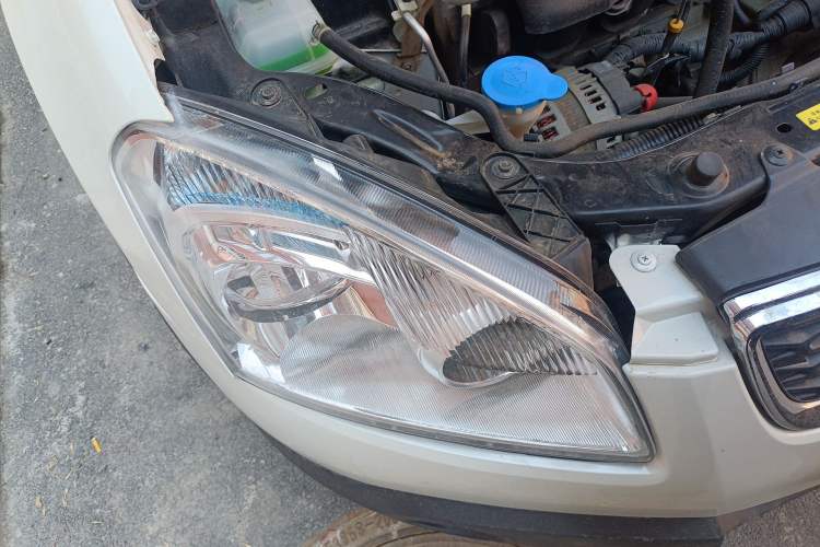 Used Nissan Qashqai 2012 2.0 XL Fire 6MT 2WD Right Front Headlight