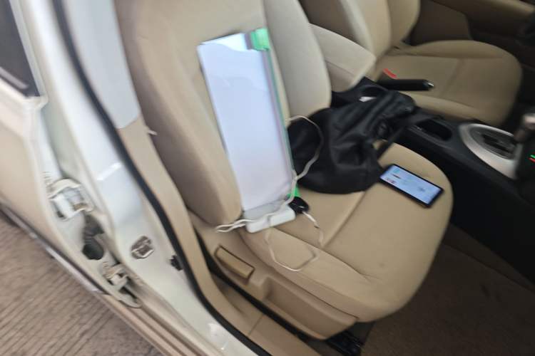 Used Nissan Qashqai 2012 2.0 XL Fire CVT 2WD Right Front Seat