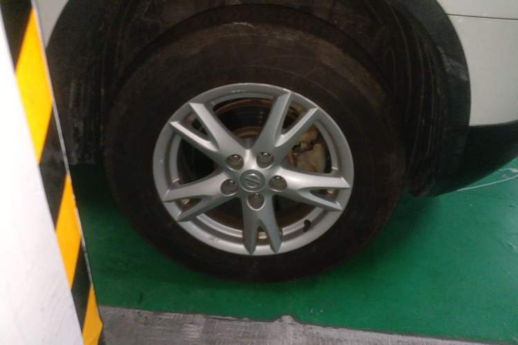 Used Nissan Qashqai 2012 2.0 XL Fire CVT 2WD Right Front Wheel Hub