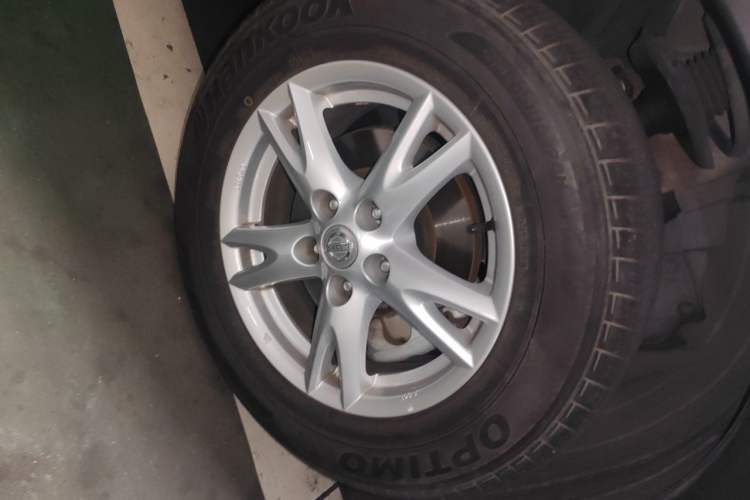 Used Nissan Qashqai 2012 2.0 XL Fire CVT 2WD Right Front Wheel Hub