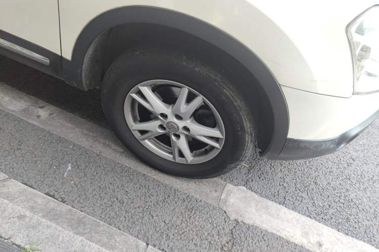Used Nissan Qashqai 2012 2.0 XL Fire 6MT 2WD Right Front Wheel Hub