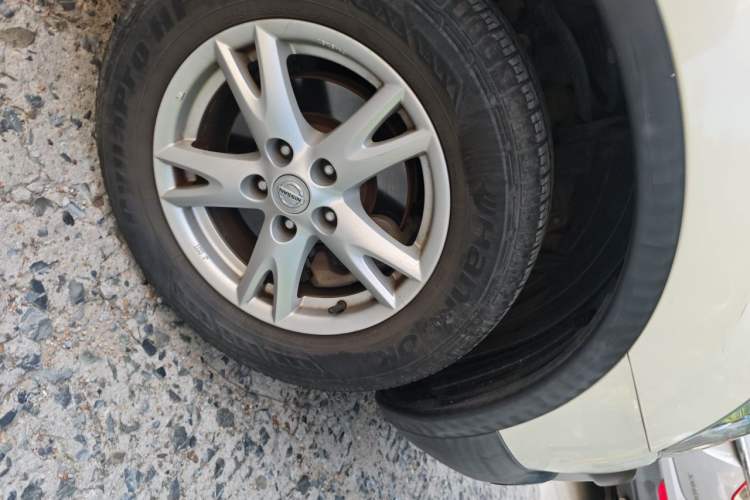 Used Nissan Qashqai 2012 2.0 XL Fire CVT 2WD Right Front Wheel Hub
