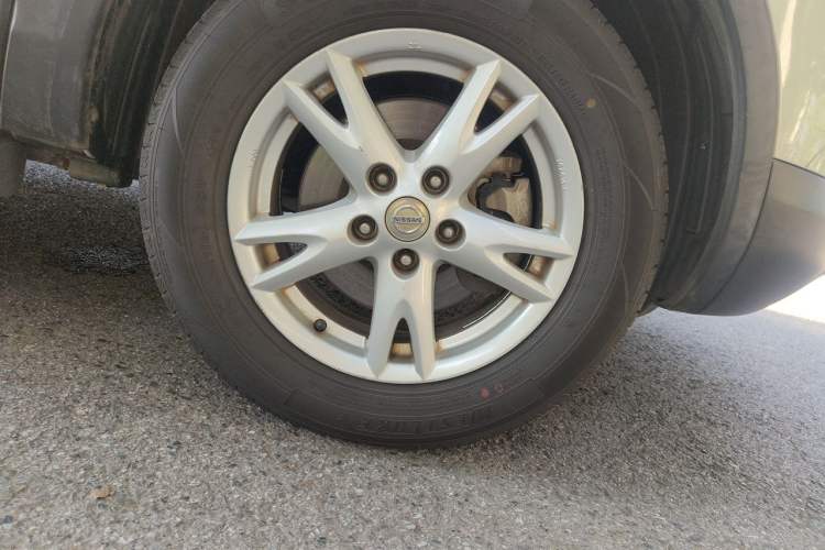 Used Nissan Qashqai 2012 2.0 XL Fire CVT 2WD Right Front Wheel Hub