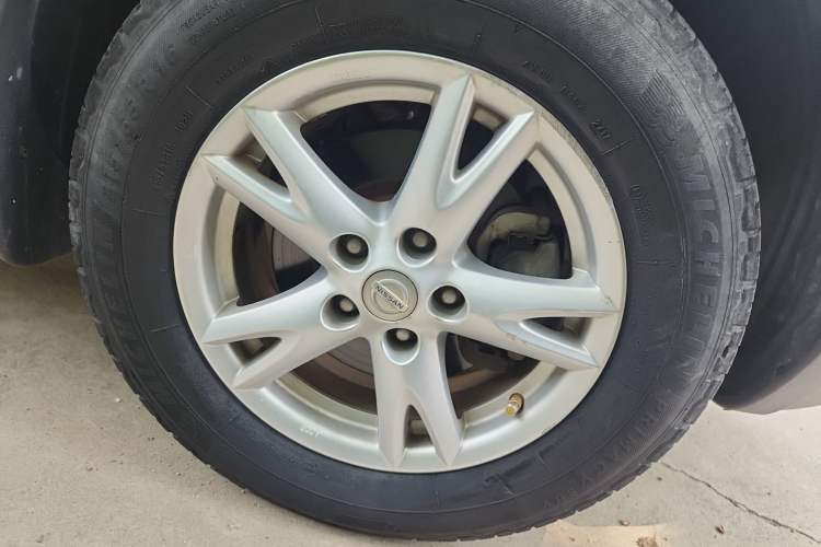 Used Nissan Qashqai 2012 2.0 XL Fire CVT 2WD Right Front Wheel Hub
