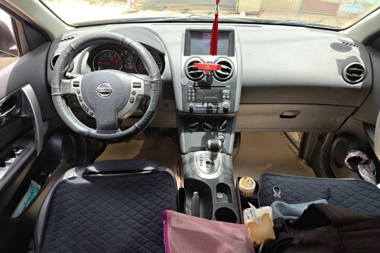 Used Nissan Qashqai 2012 2.0 XL Fire CVT 2WD Center Console