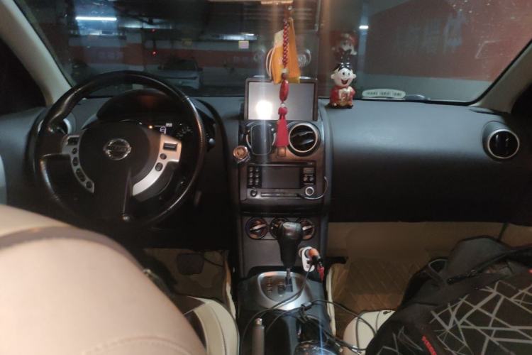 Used Nissan Qashqai 2012 2.0 XL Fire CVT 2WD Center Console