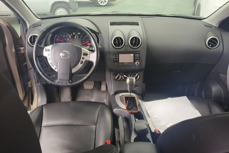Used Nissan Qashqai 2012 2.0 XL Fire CVT 2WD Center Console