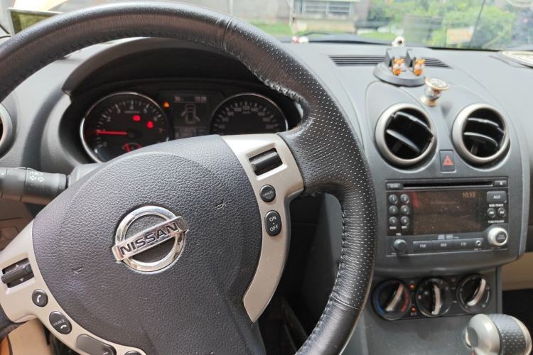 Used Nissan Qashqai 2012 2.0 XL Fire CVT 2WD Center Console