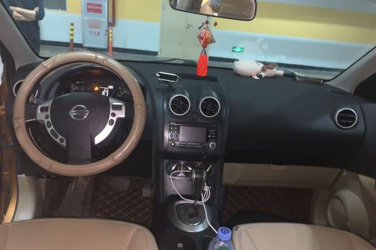 Used Nissan Qashqai 2012 2.0 XL Fire CVT 2WD Center Console