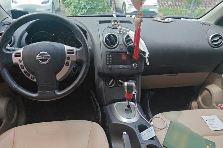 Used Nissan Qashqai 2012 2.0 XL Fire CVT 2WD Center Console
