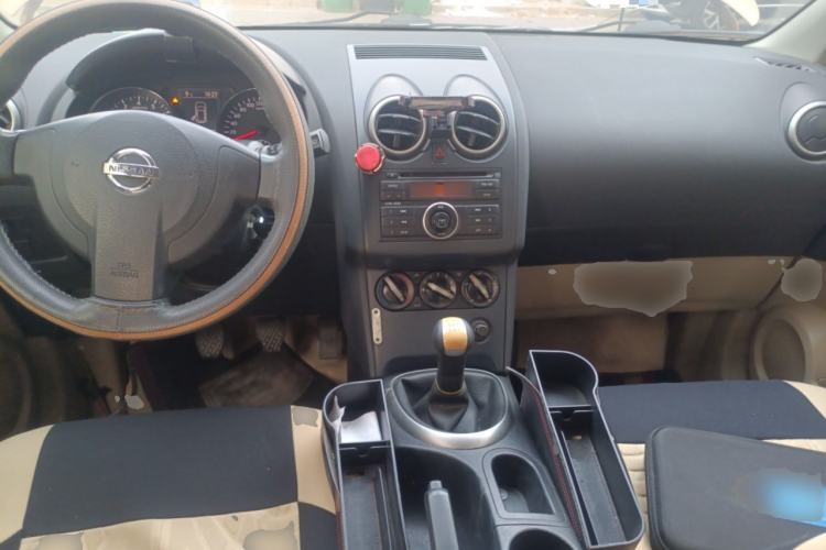 Used Nissan Qashqai 2012 1.6XE Wind 5MT 2WD Center Console