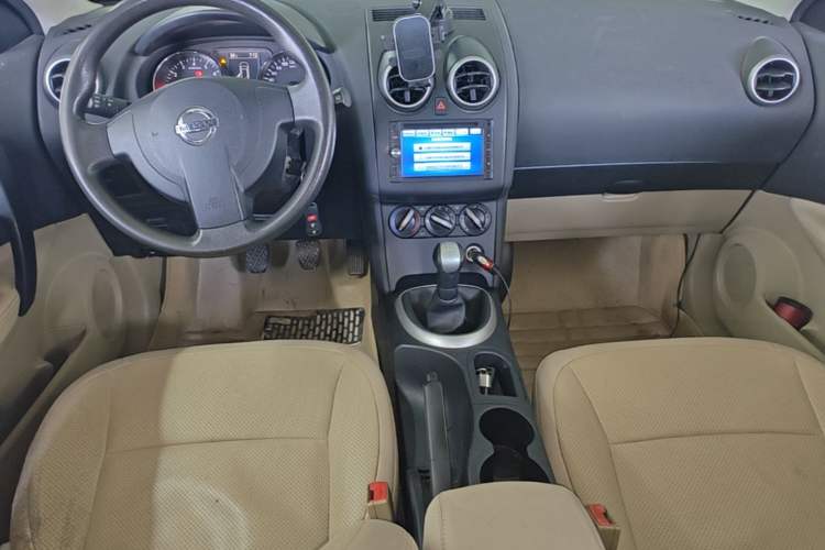 Used Nissan Qashqai 2012 1.6XE Wind 5MT 2WD Center Console