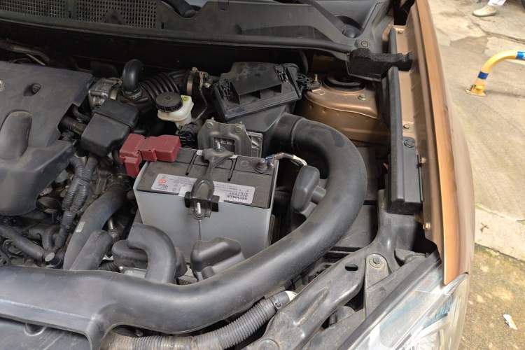 Used Nissan Qashqai 2012 2.0 XL Fire CVT 2WD Engine Bay Left
