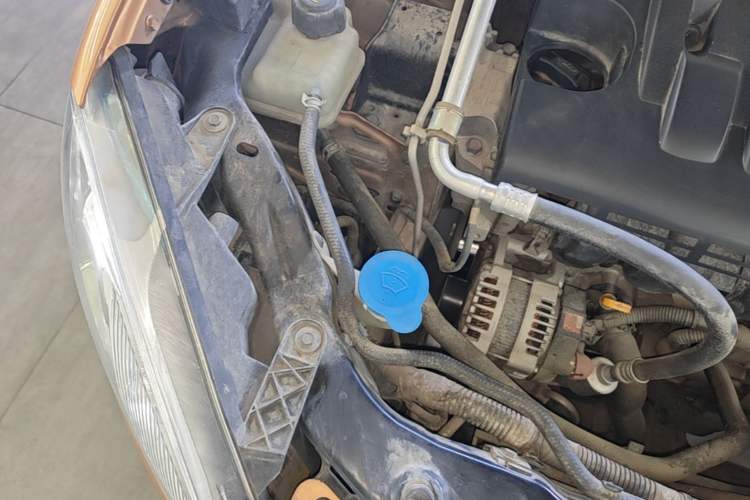 Used Nissan Qashqai 2012 1.6XE Wind 5MT 2WD Engine Bay Right