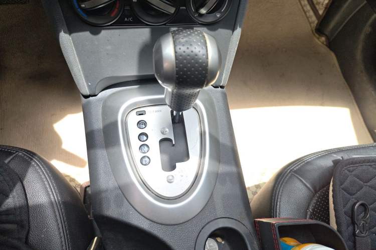 Used Nissan Qashqai 2012 2.0 XL Fire CVT 2WD Gear Lever