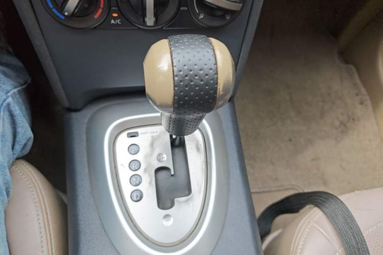 Used Nissan Qashqai 2012 2.0 XL Fire CVT 2WD Gear Lever