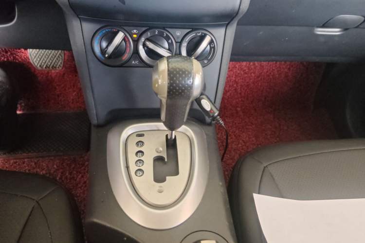 Used Nissan Qashqai 2012 2.0 XL Fire CVT 2WD Gear Lever