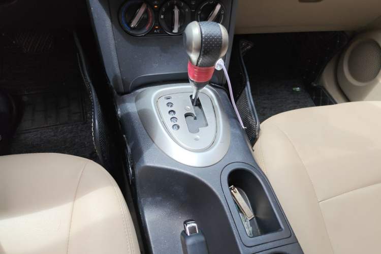 Used Nissan Qashqai 2012 2.0 XL Fire CVT 2WD Gear Lever