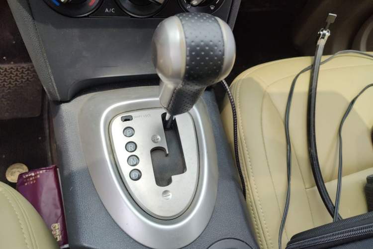 Used Nissan Qashqai 2012 2.0 XL Fire CVT 2WD Gear Lever