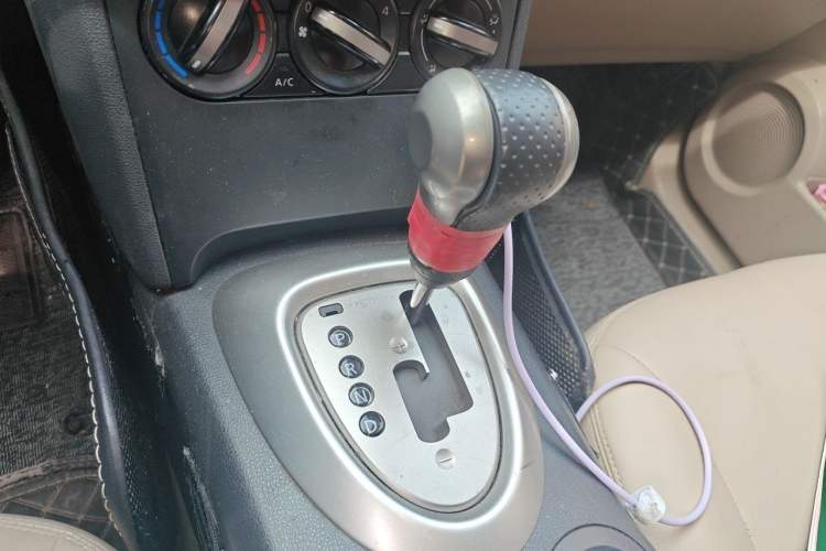 Used Nissan Qashqai 2012 2.0 XL Fire CVT 2WD Gear Lever