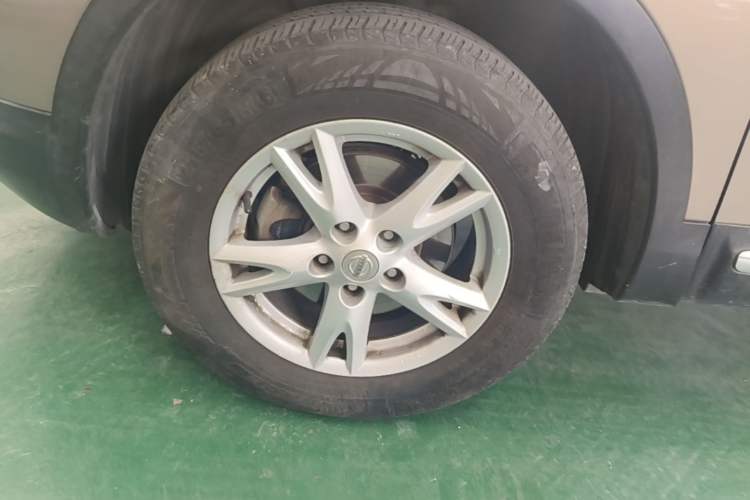 Used Nissan Qashqai 2012 2.0 XL Fire CVT 2WD Left Front Wheel Hub