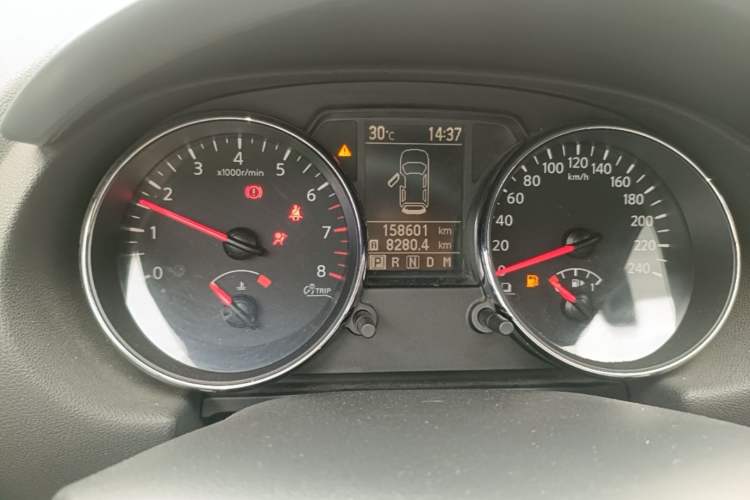 Used Nissan Qashqai 2012 2.0 XV LE CVT 2WD Odometer Close Up